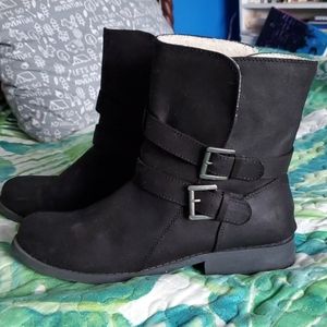 Curfew boots with faux fur lining and buckles